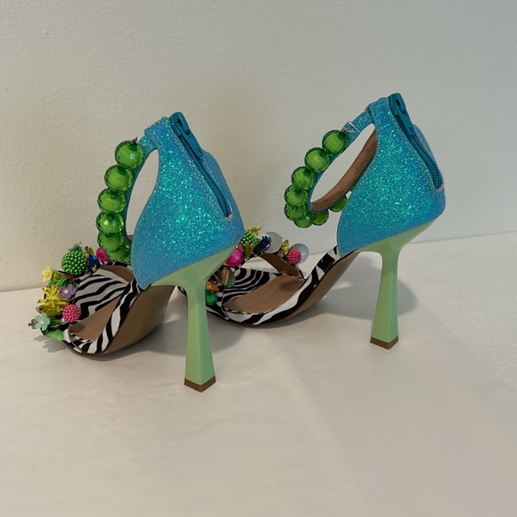 ✨ Betsey Johnson “Clooney” Beaded Zebra Floral Heels – Size 5 – NWOT ✨ - Picture 5 of 9
